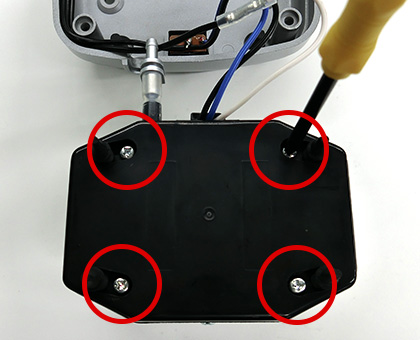 本体ユニットを開ける1