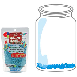 バケツで底砂を洗い、容器の底にしこう